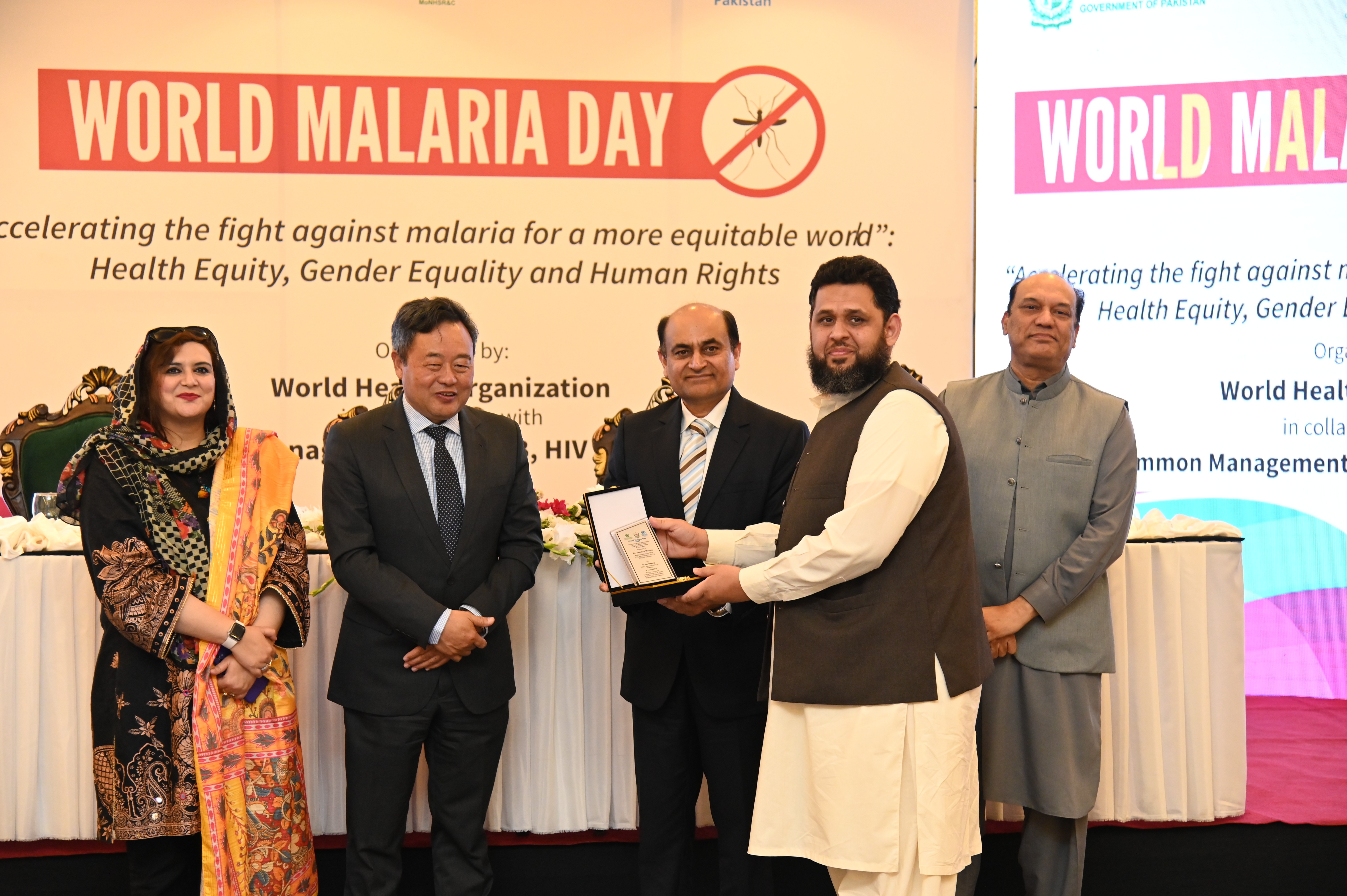 The shield distribution at the event of World Malaria Day 2031