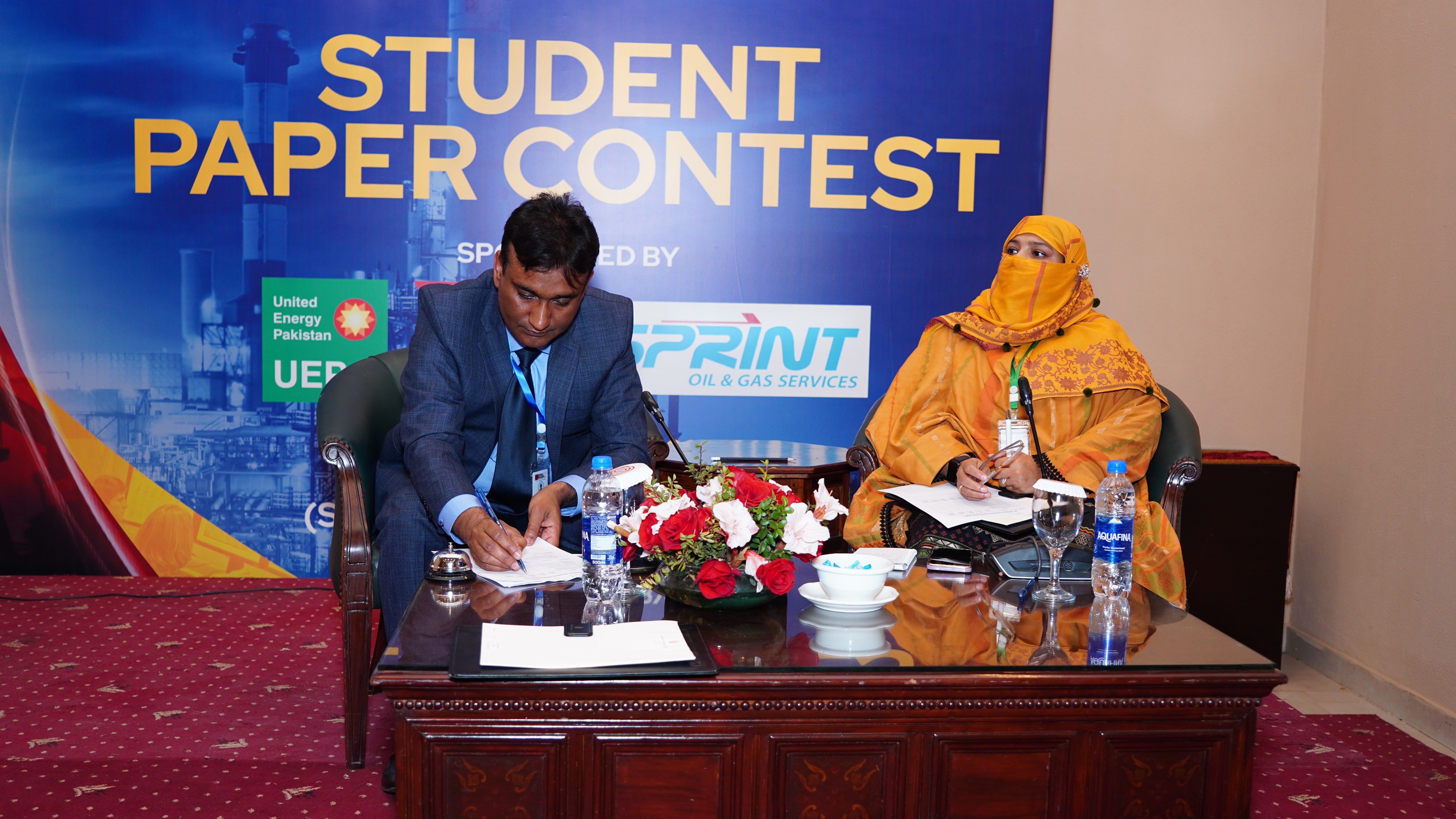 A penal discussion at student paper contest