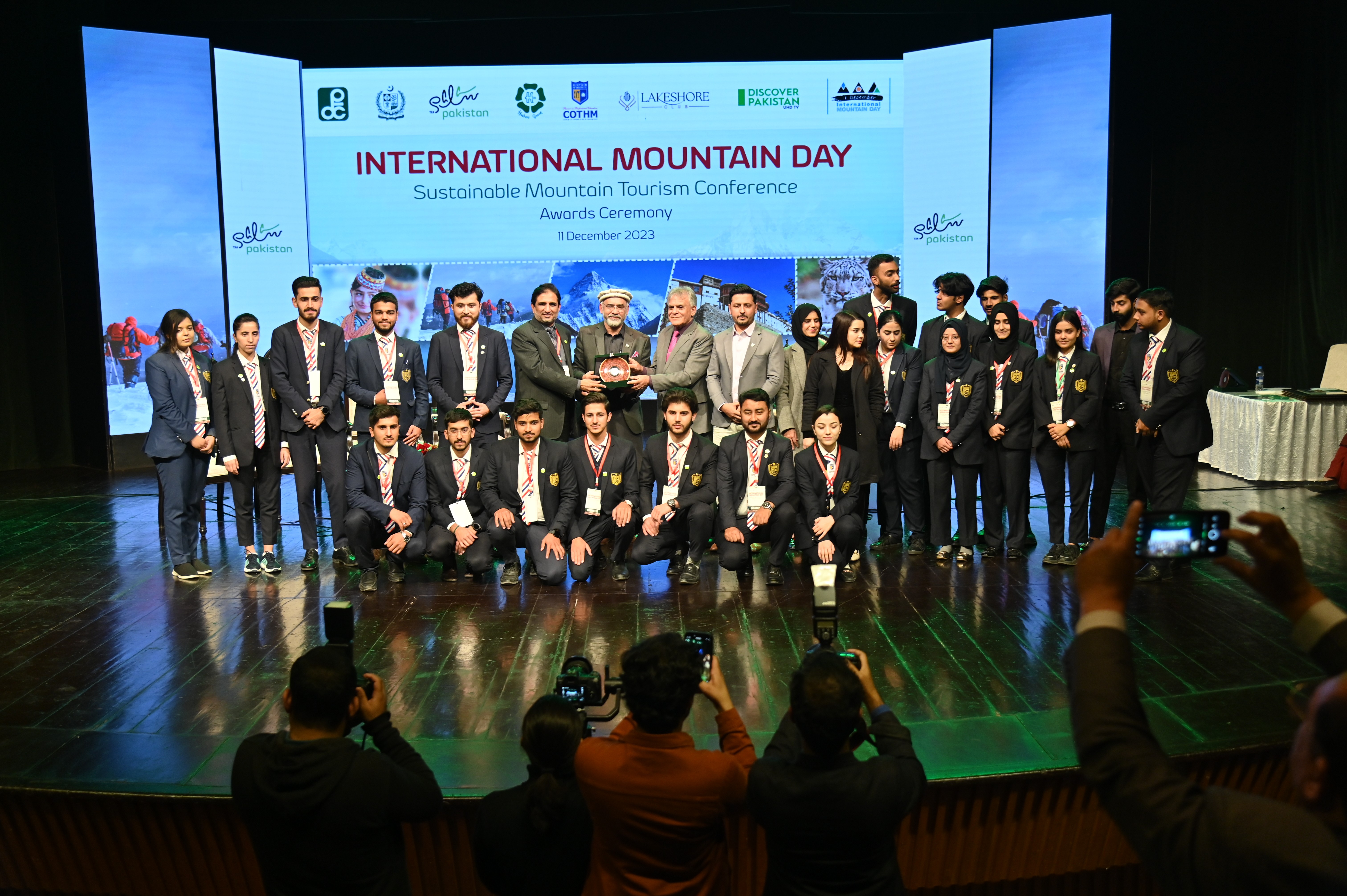 The group photo of the participants with the chief guests on International Mountain Day at PNCA