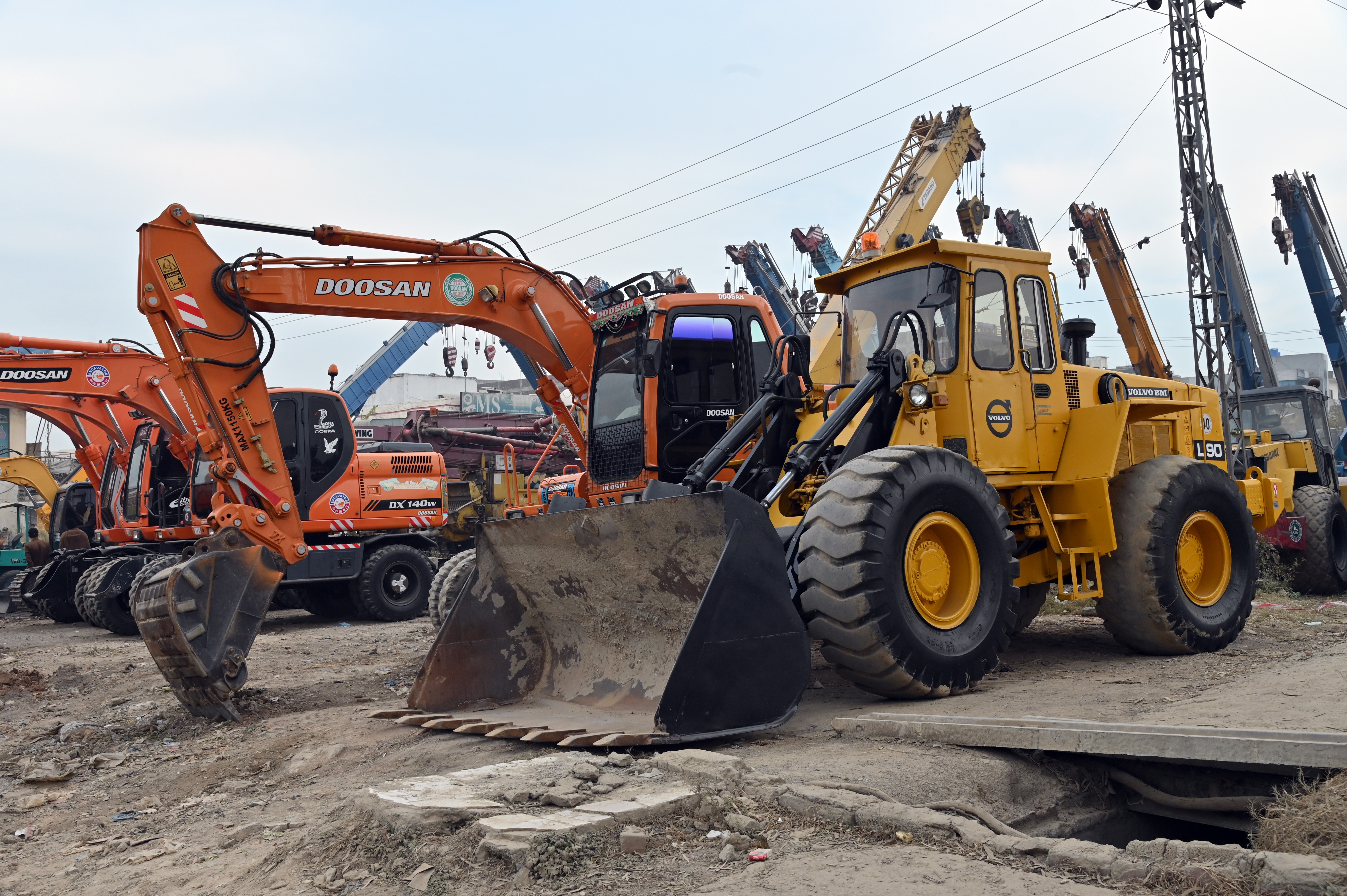 Customized heavy duty surface mining wheel loader and excavater