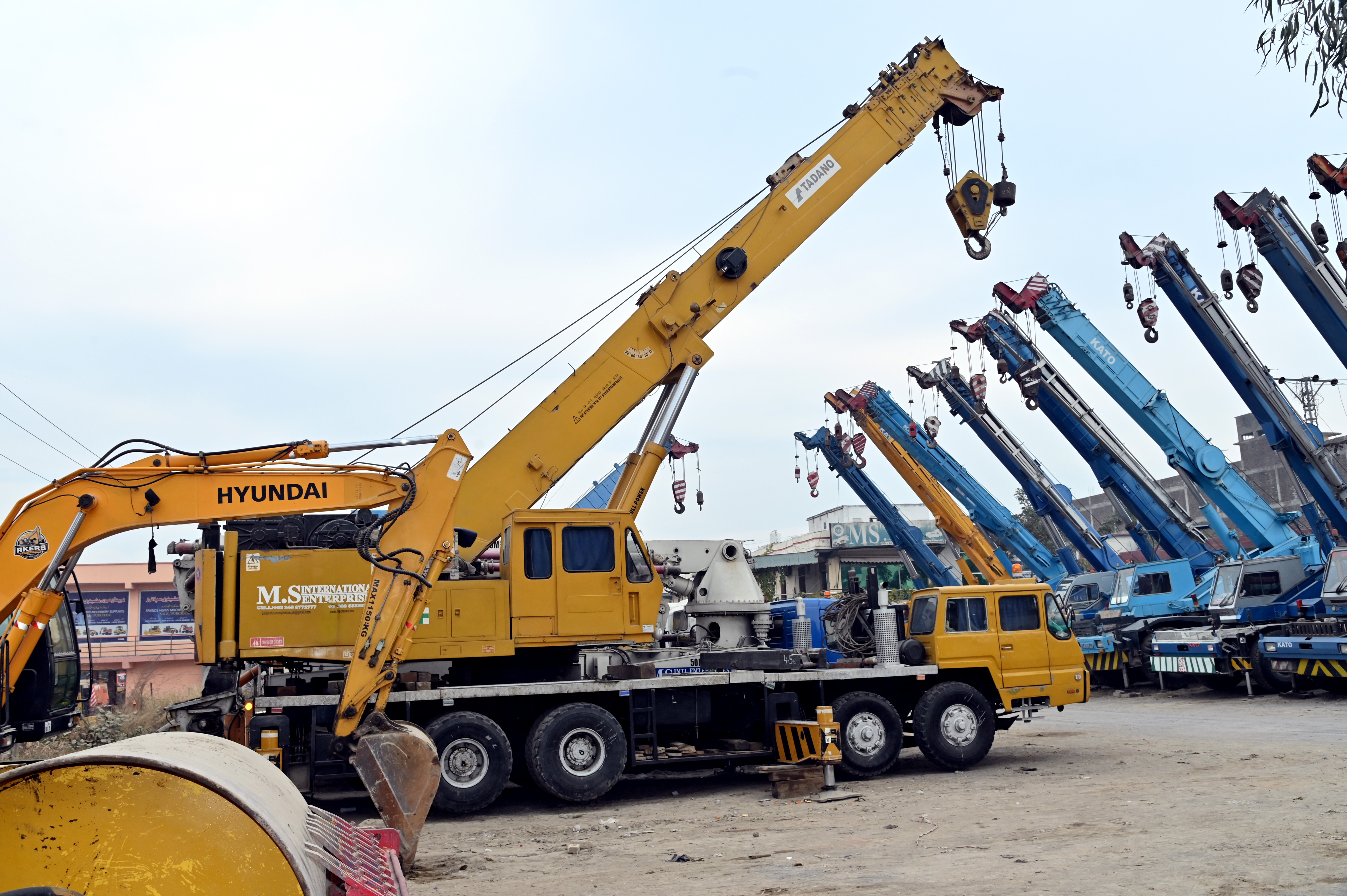 Customized heavy duty cranes of Hyundai