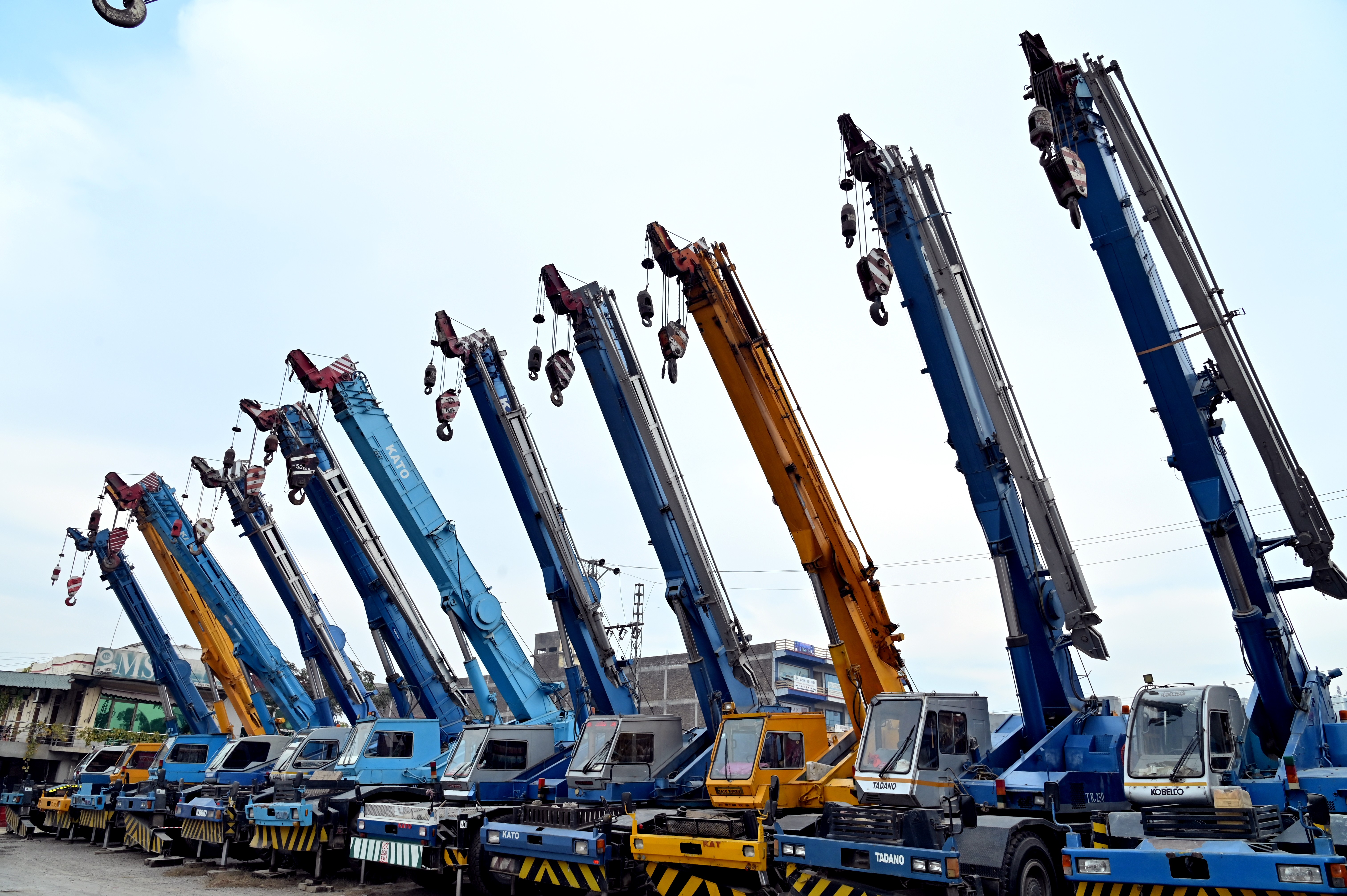 Customized heavy duty cranes of Hyundai