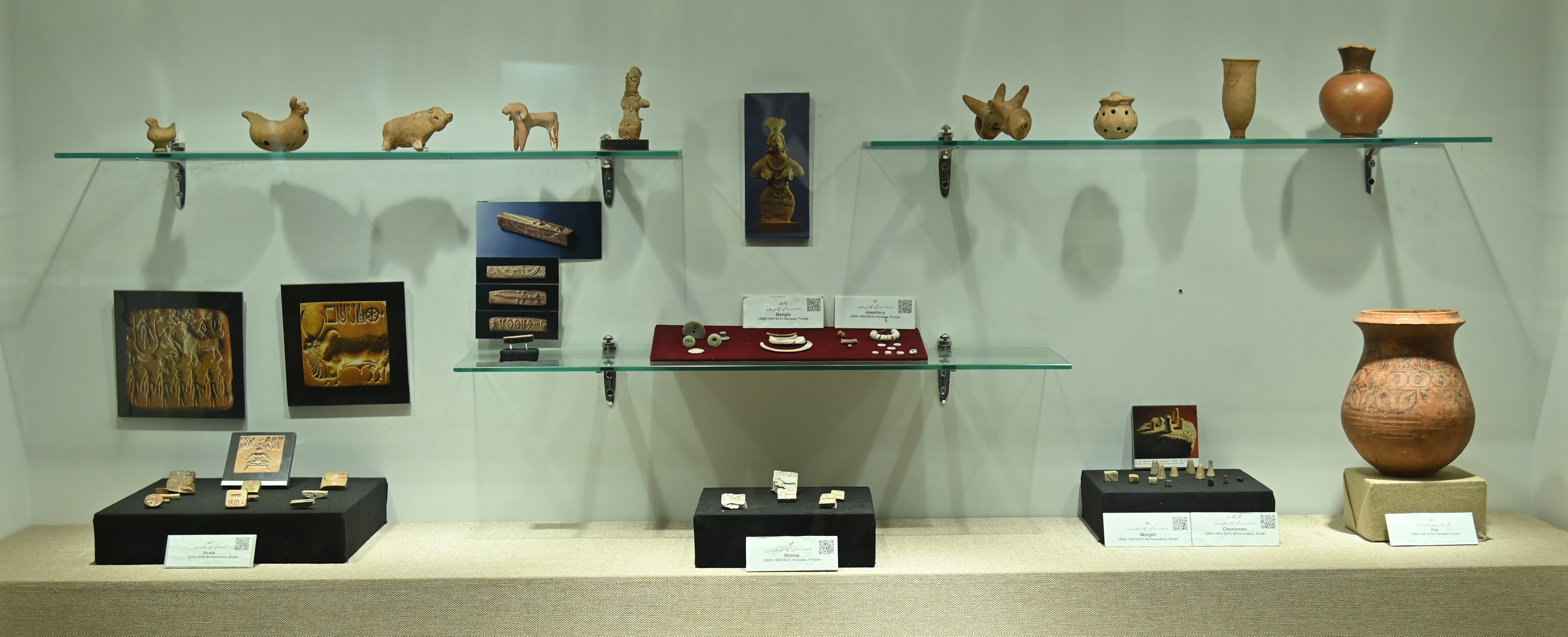 The collection of ancient seals, stamps and jewellery