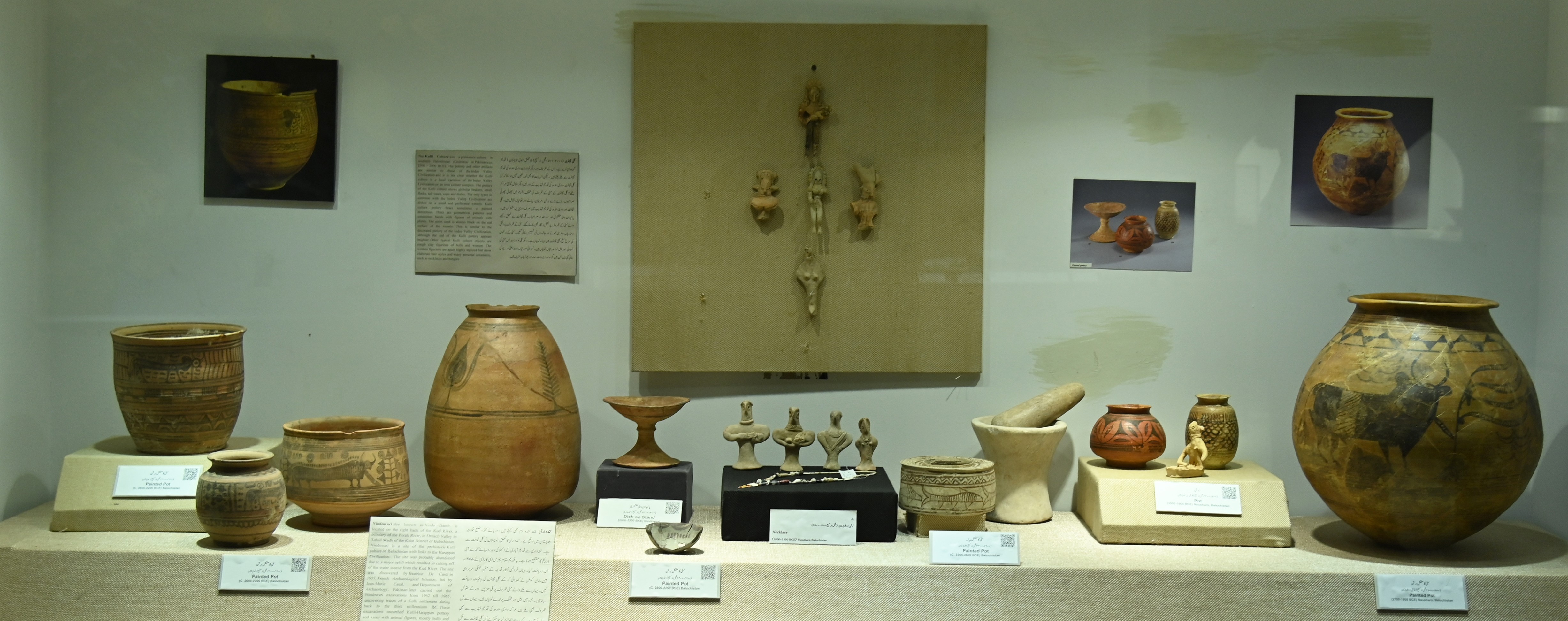 The collection of painted pottery and ancient jewellery