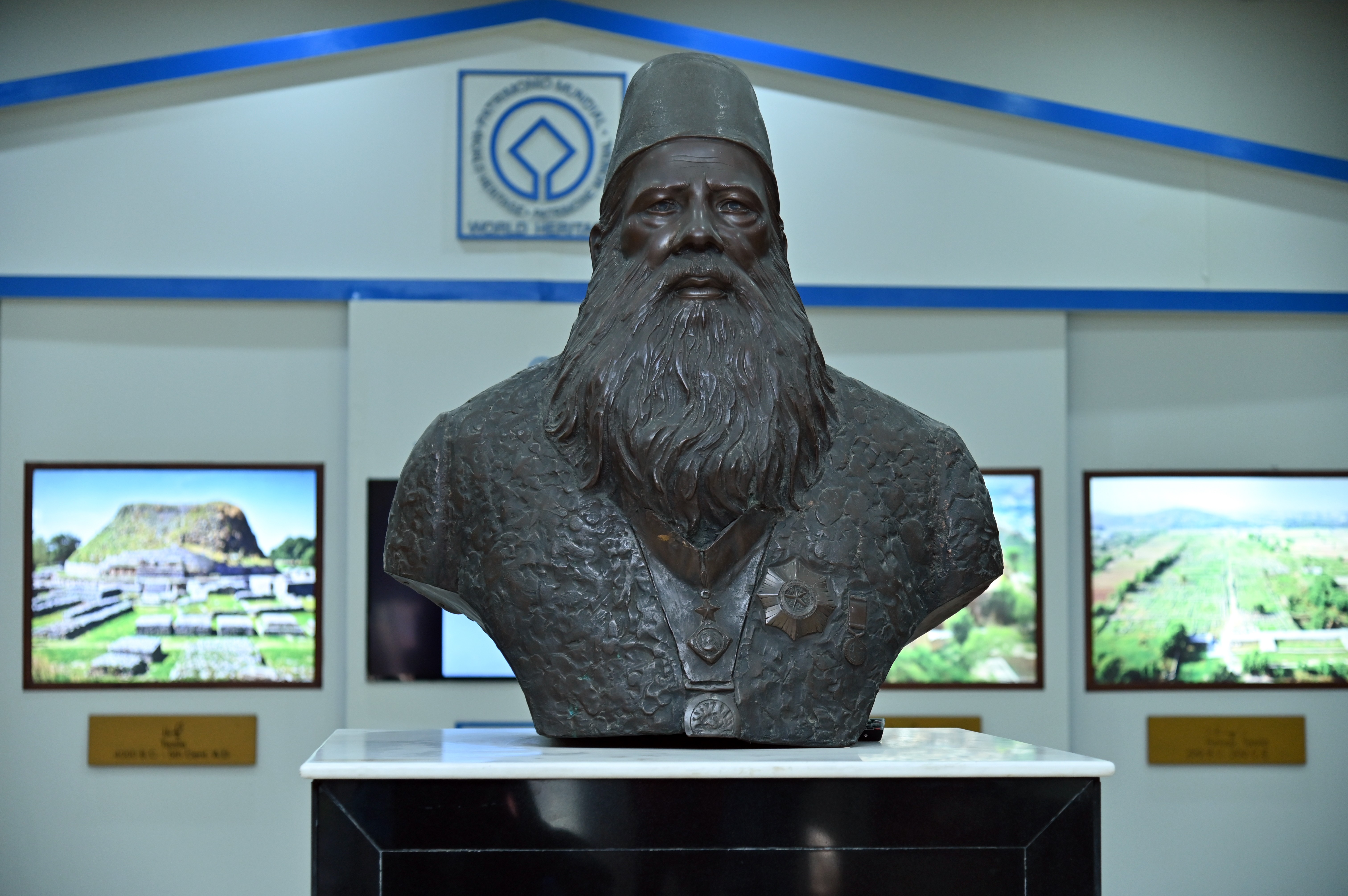 The Sculpture of Sir Syed Ahmad Khan in the Sir Syed Memorial Museum