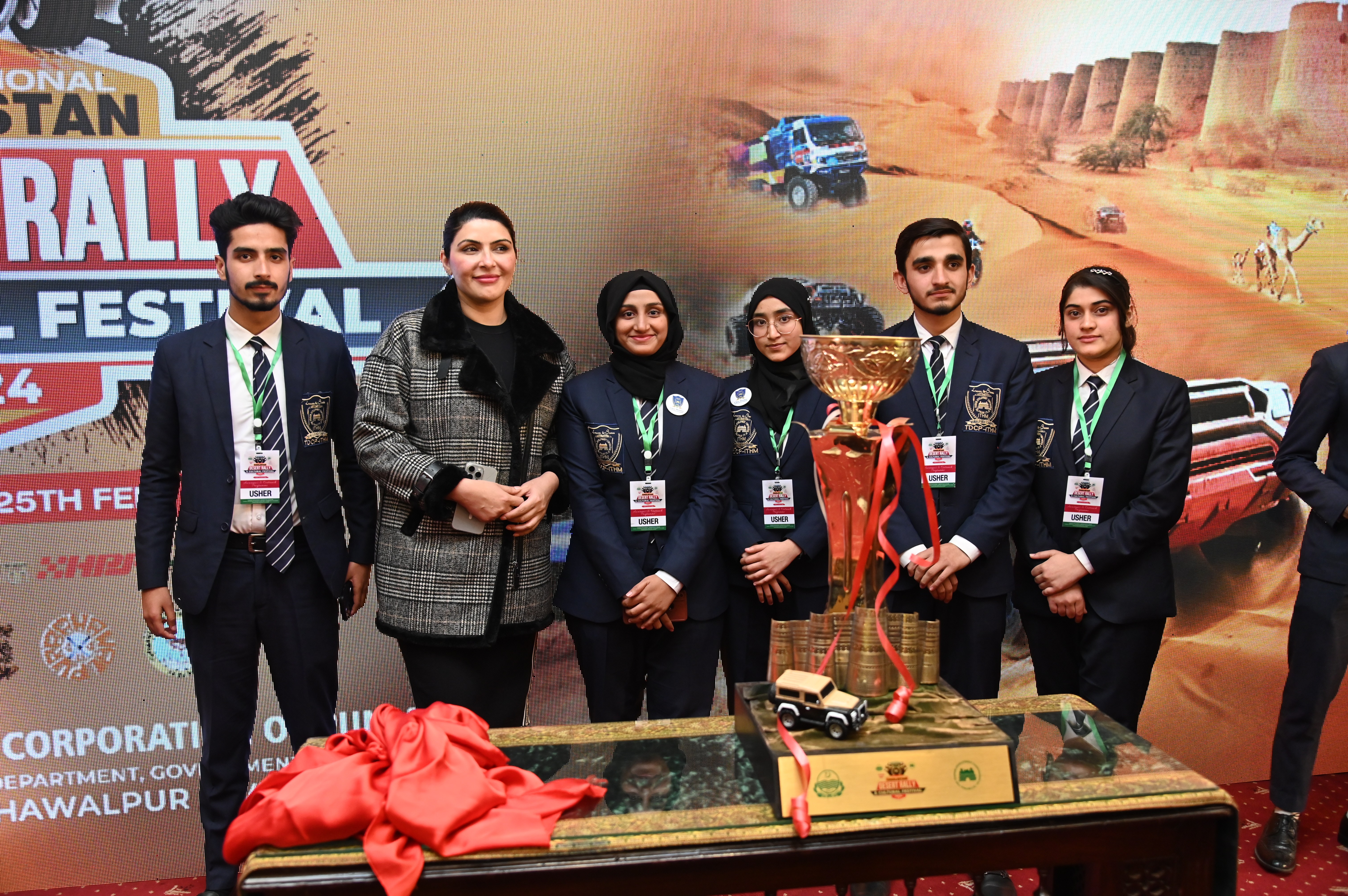 A group photo of chief guest and the participants with the trophy