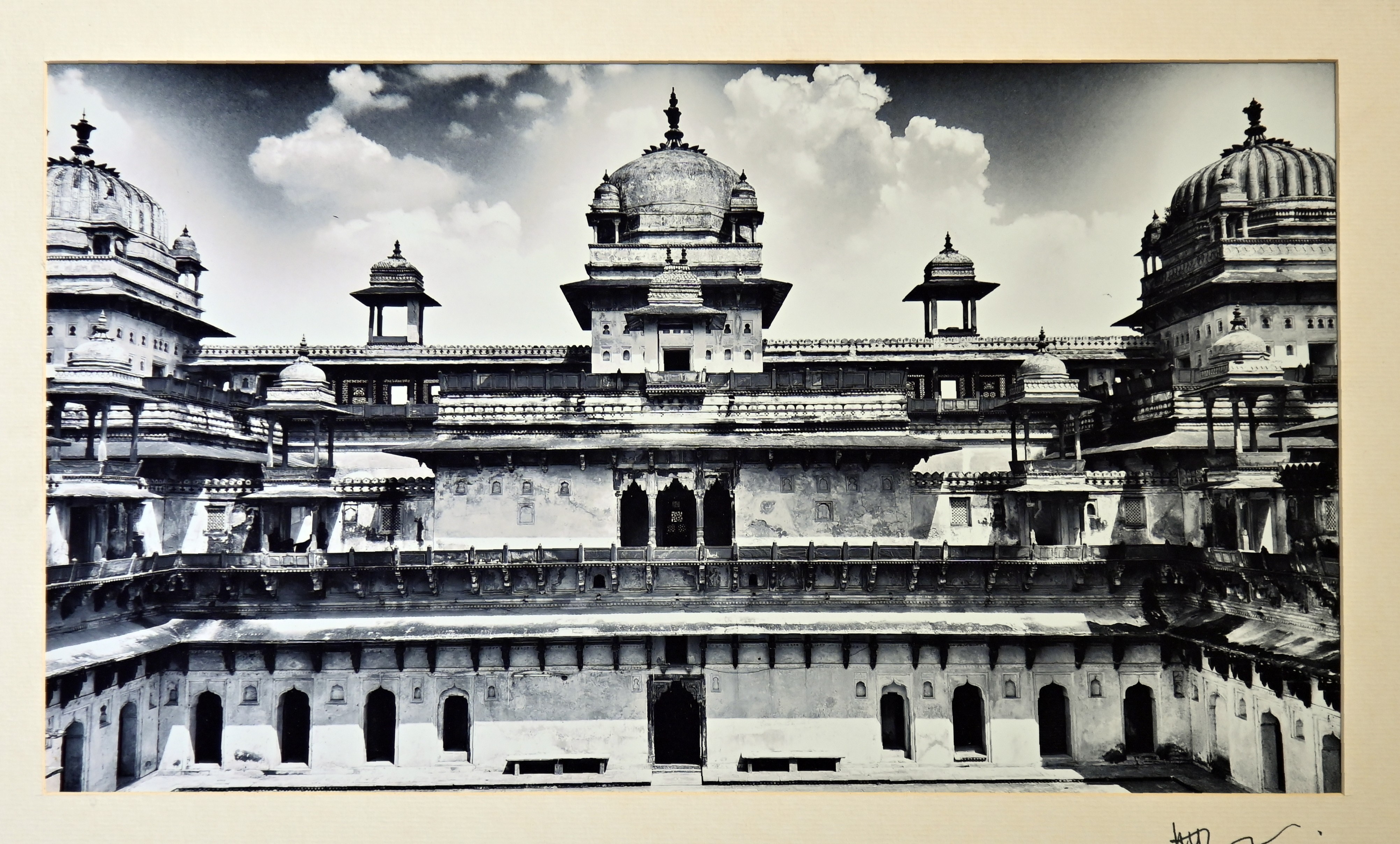 A beautiful picture of Orchha Palace Fort, Madhya Pradesh, India