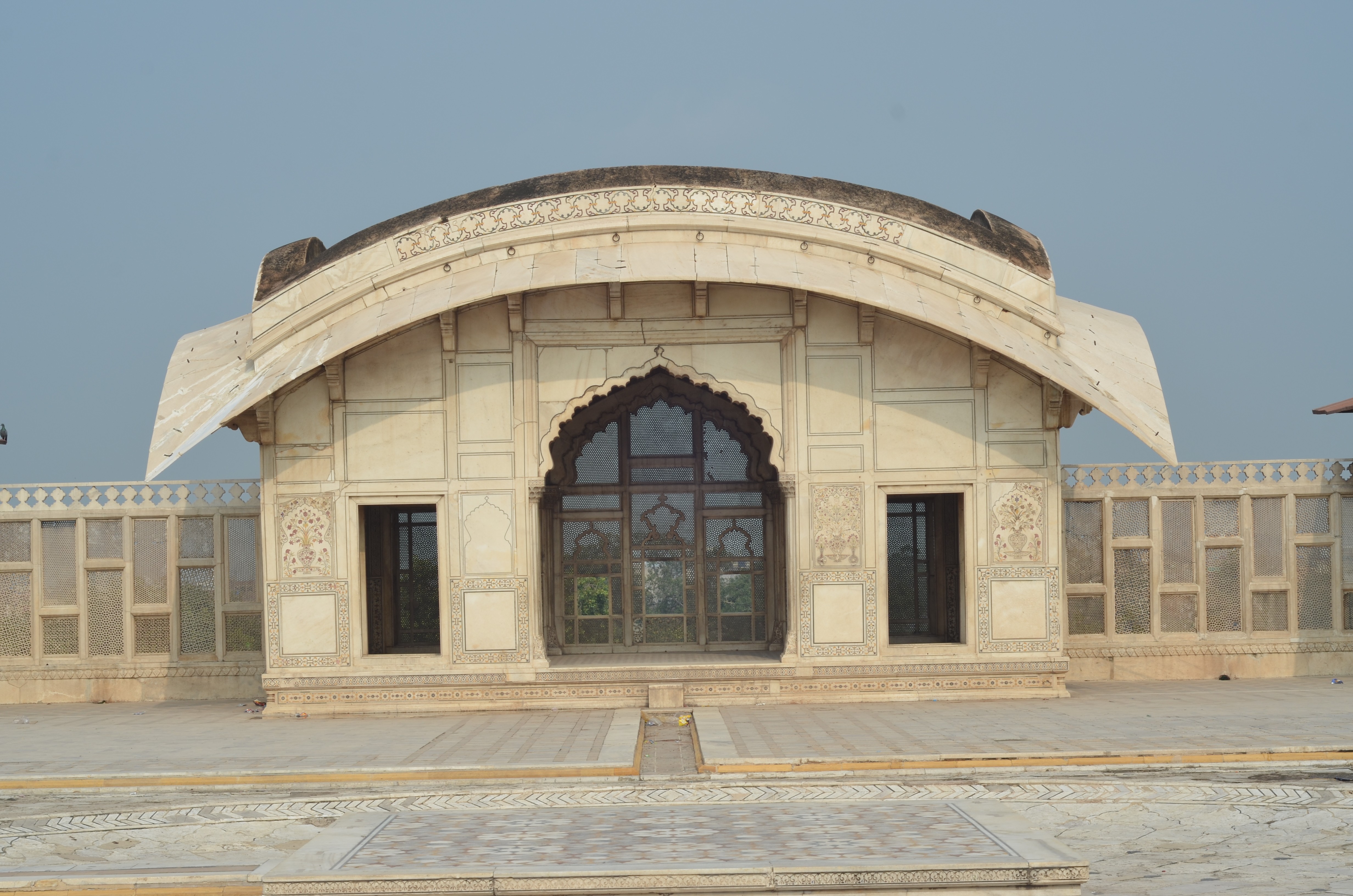 Naulakha Pavilion, A monument in Lahore