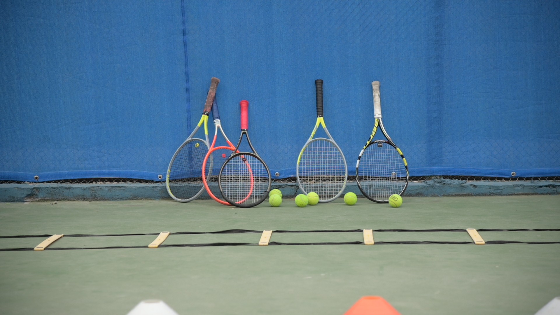 The equipments of tennis game