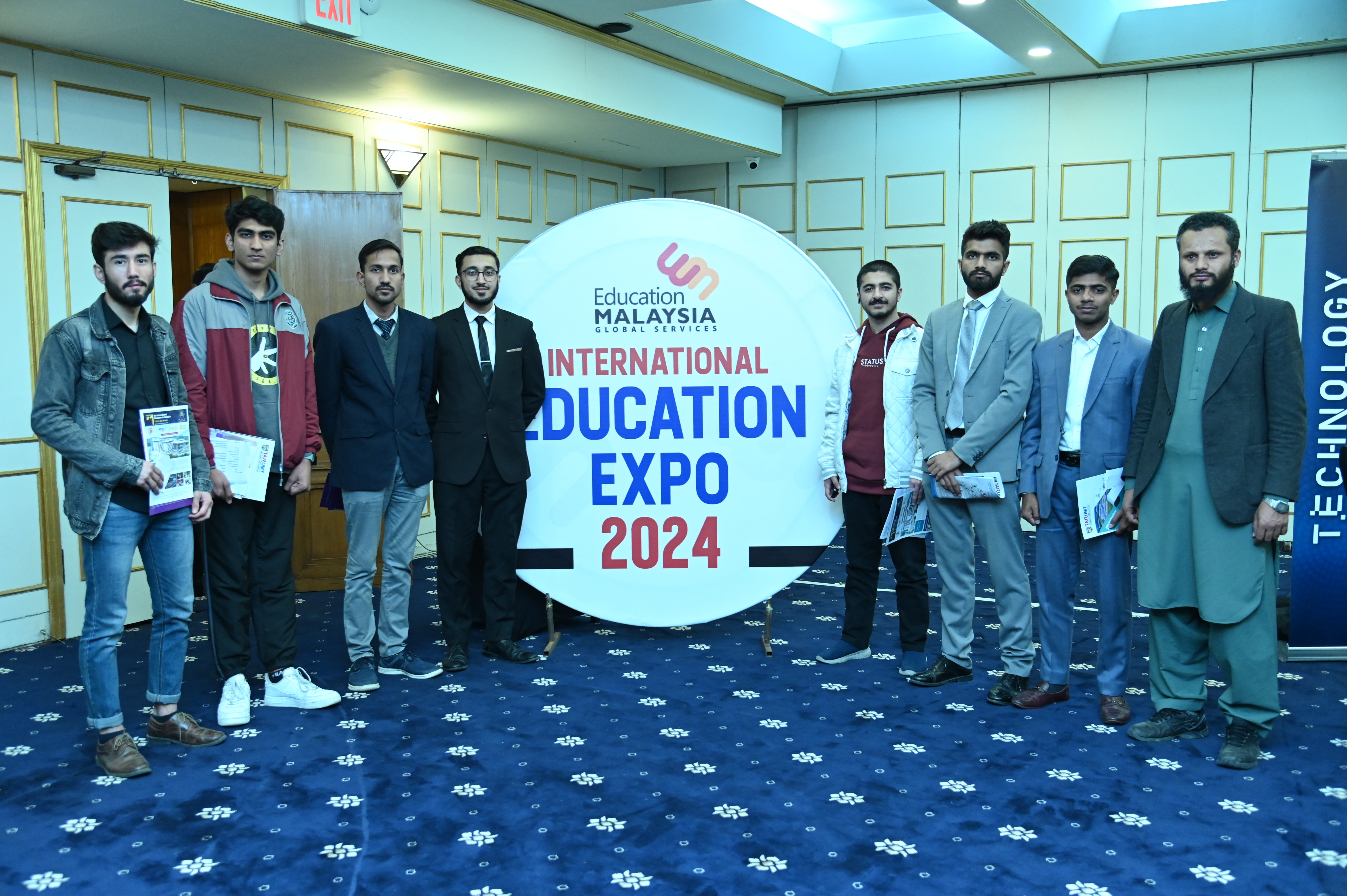 The group photo of students at the International Education Expo 2024