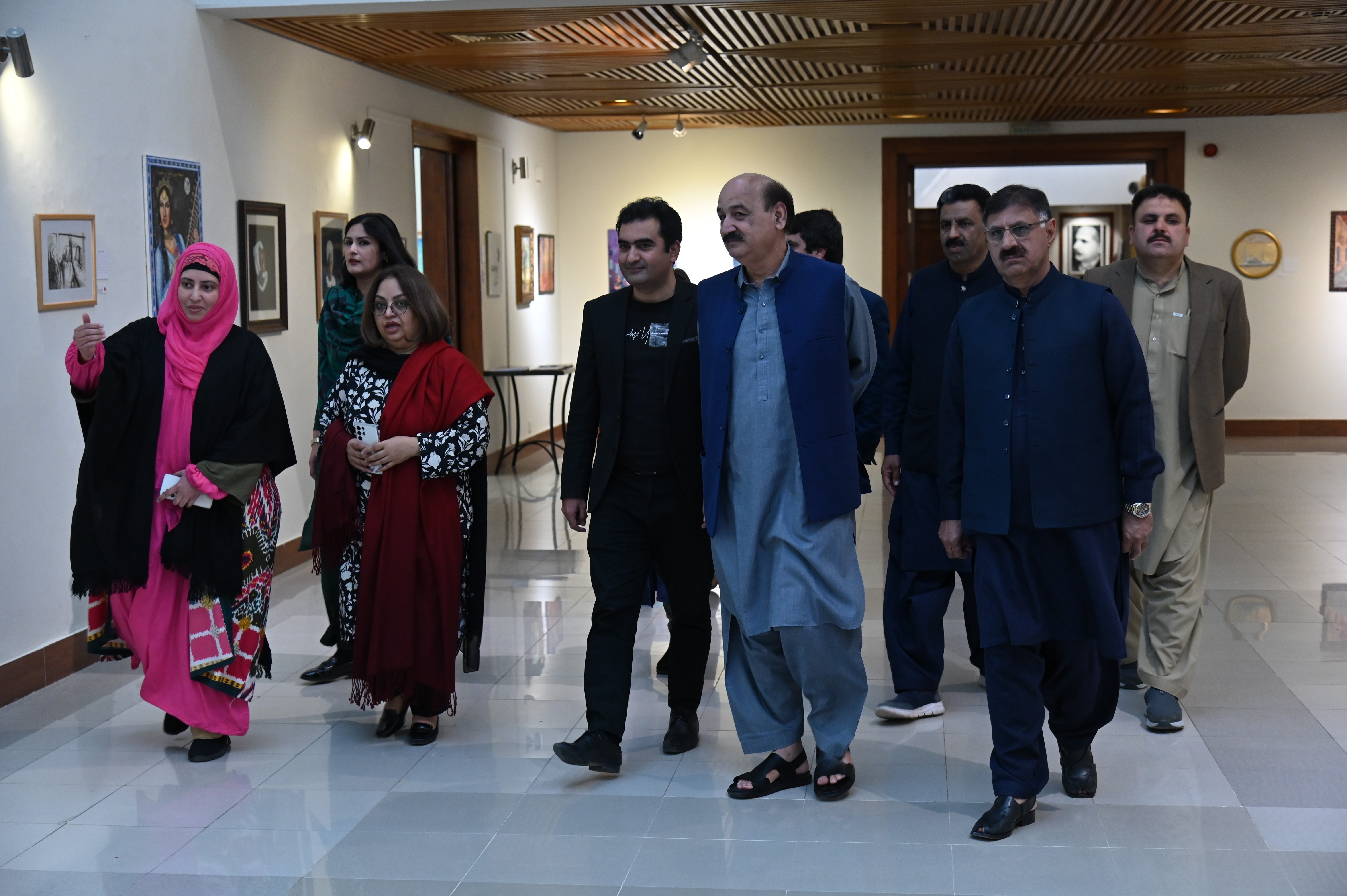 The visit of chief guests at the calligraphy exhibition hosted by PNCA