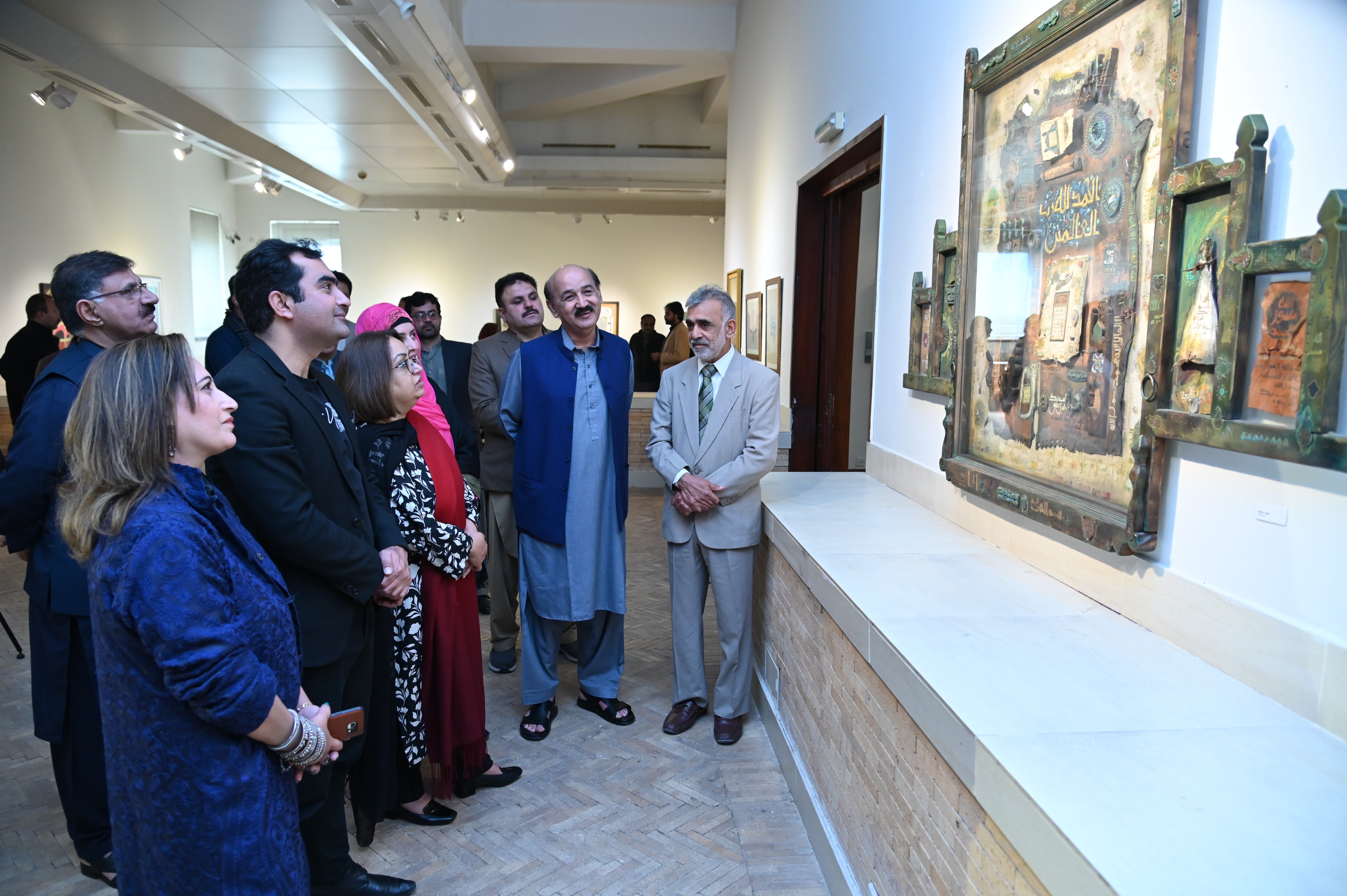 The visit of chief guests at the calligraphy exhibition