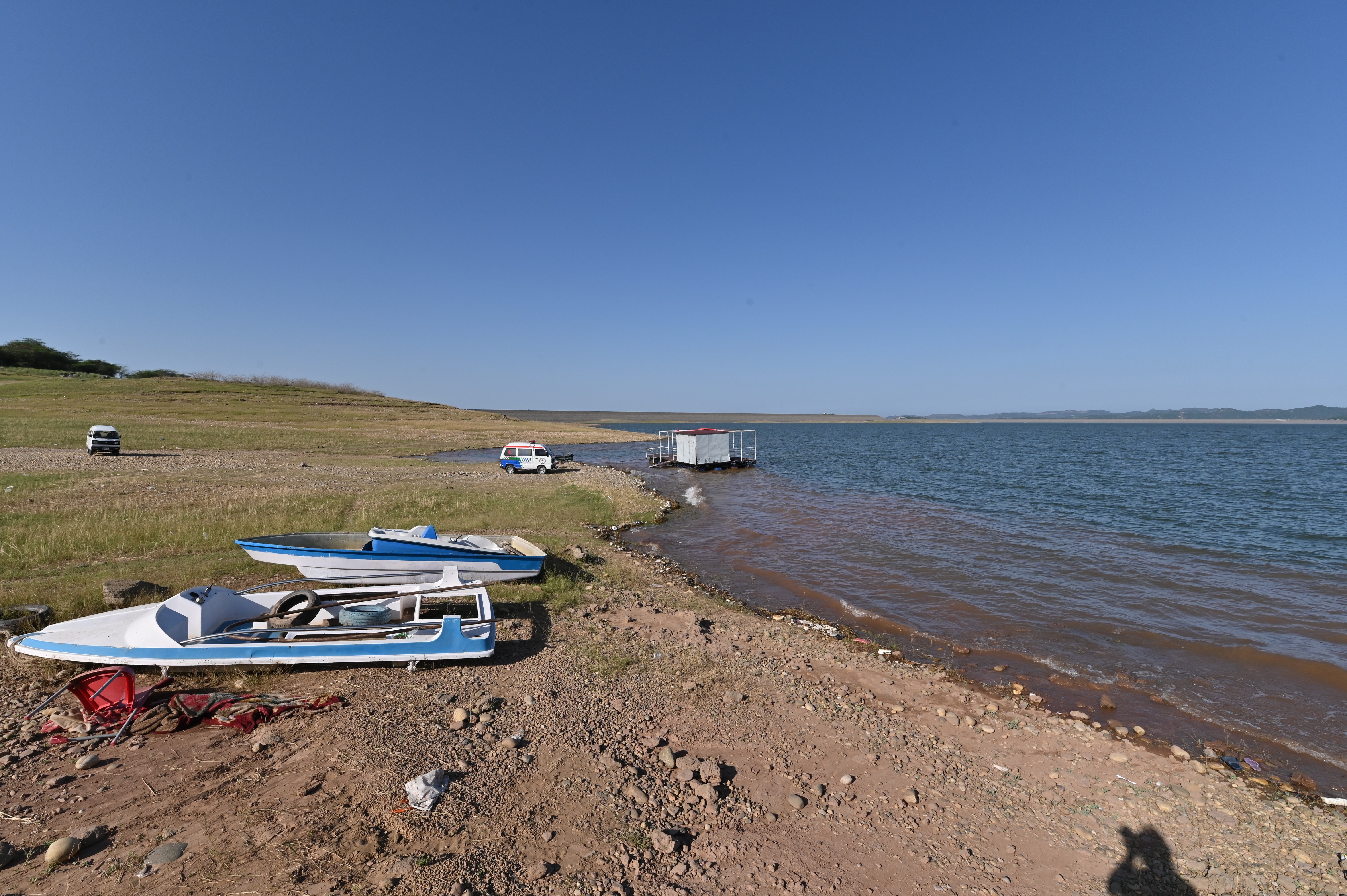 The boats on the side of lake