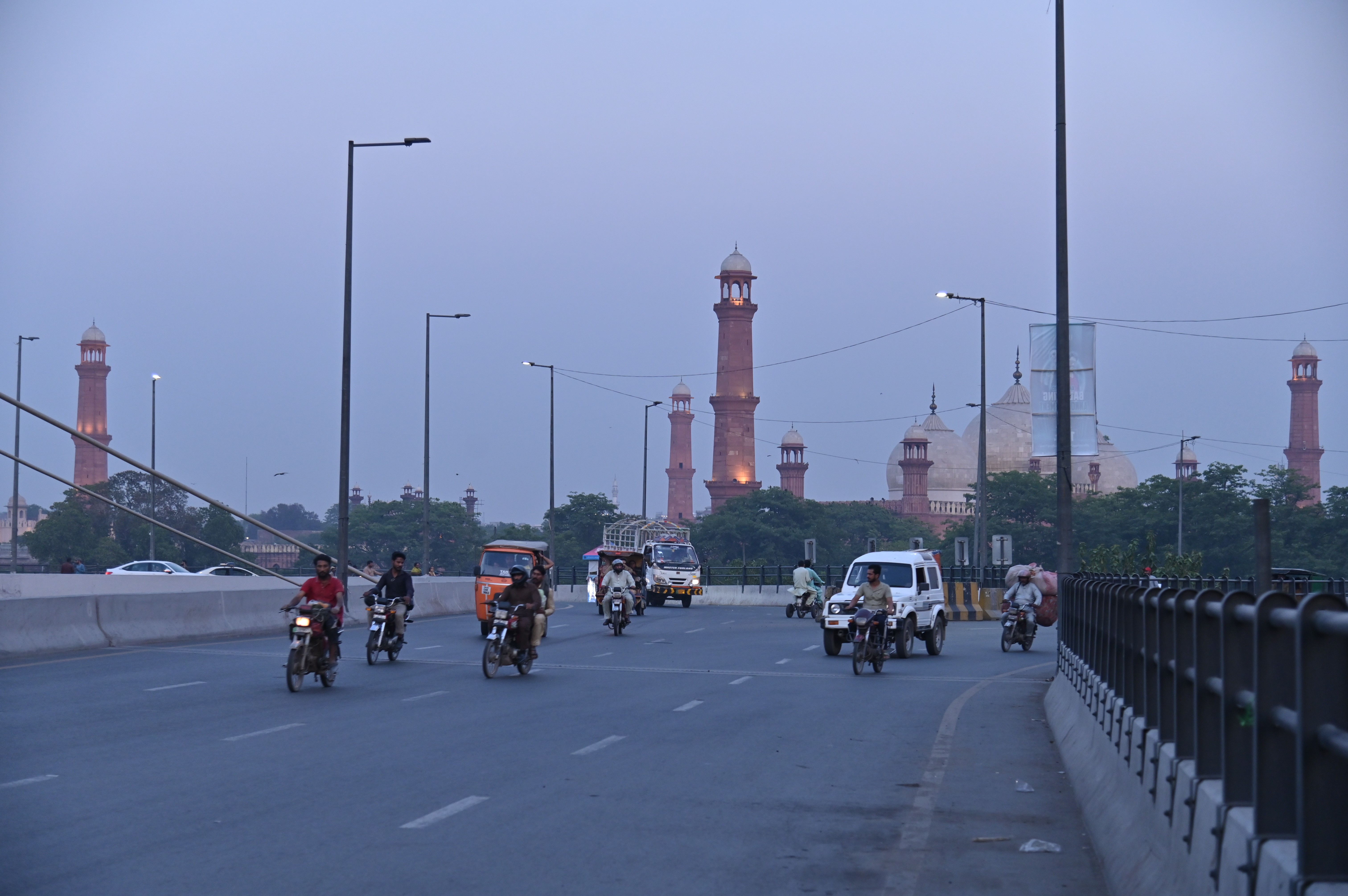 The vehicles passing the bridge