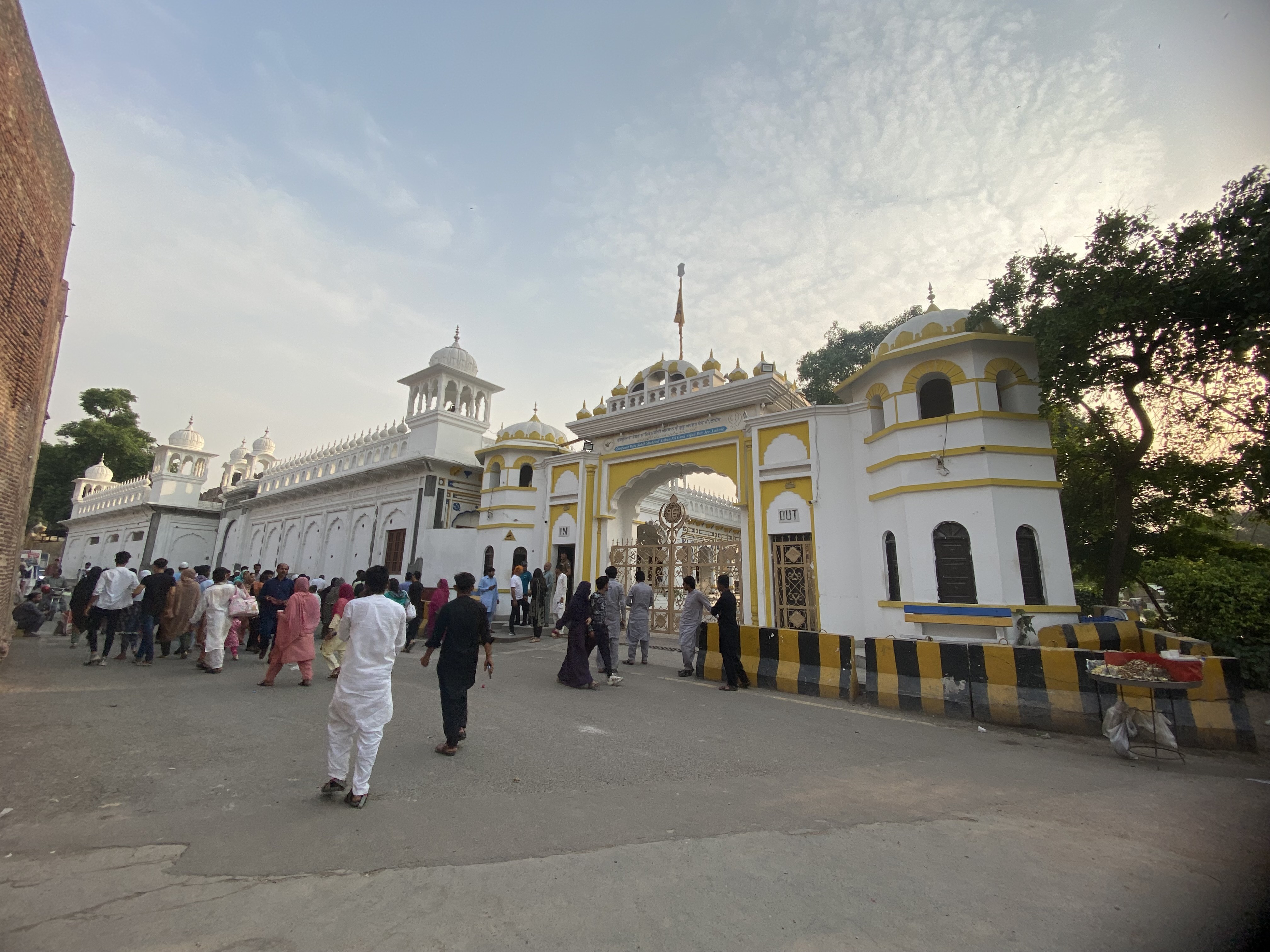 Gurdwara Dehra Sahib Sri Guru Arjan Dev, Sikh Temple in Lahore