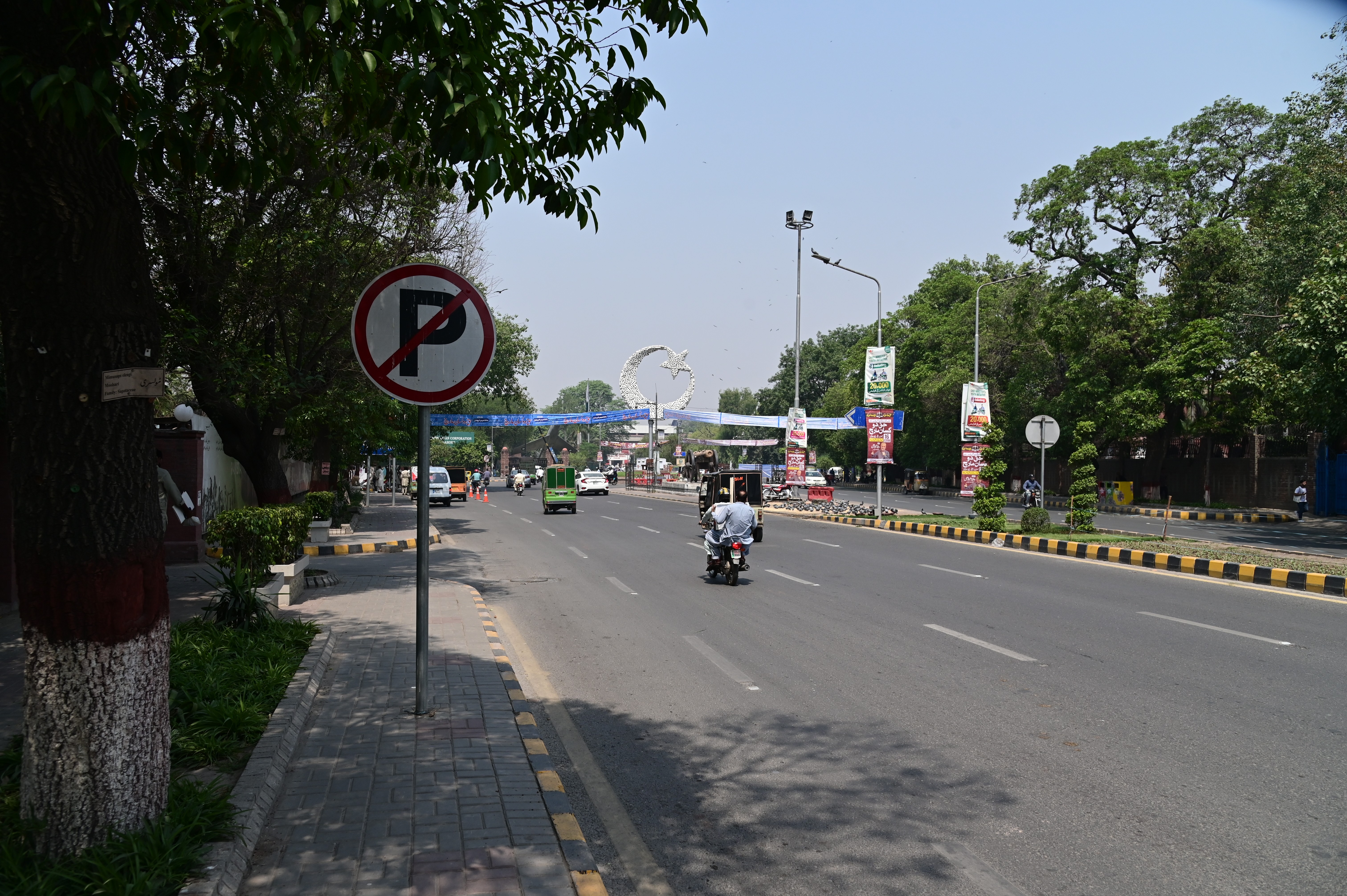 The road leading towards Lahore Metropolitan Corporation Office