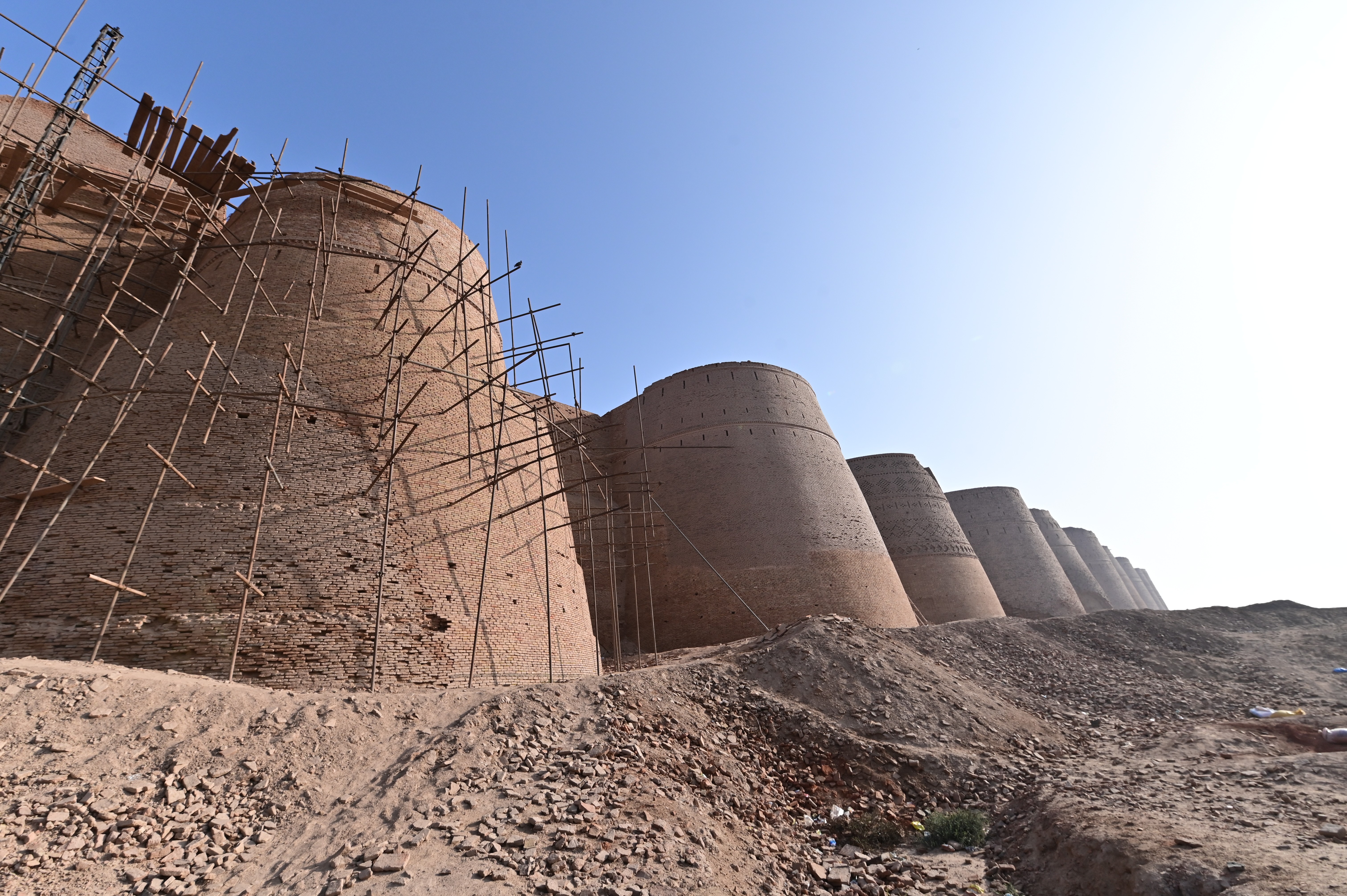 Derawar Fort, with its towering cylindrical bastions