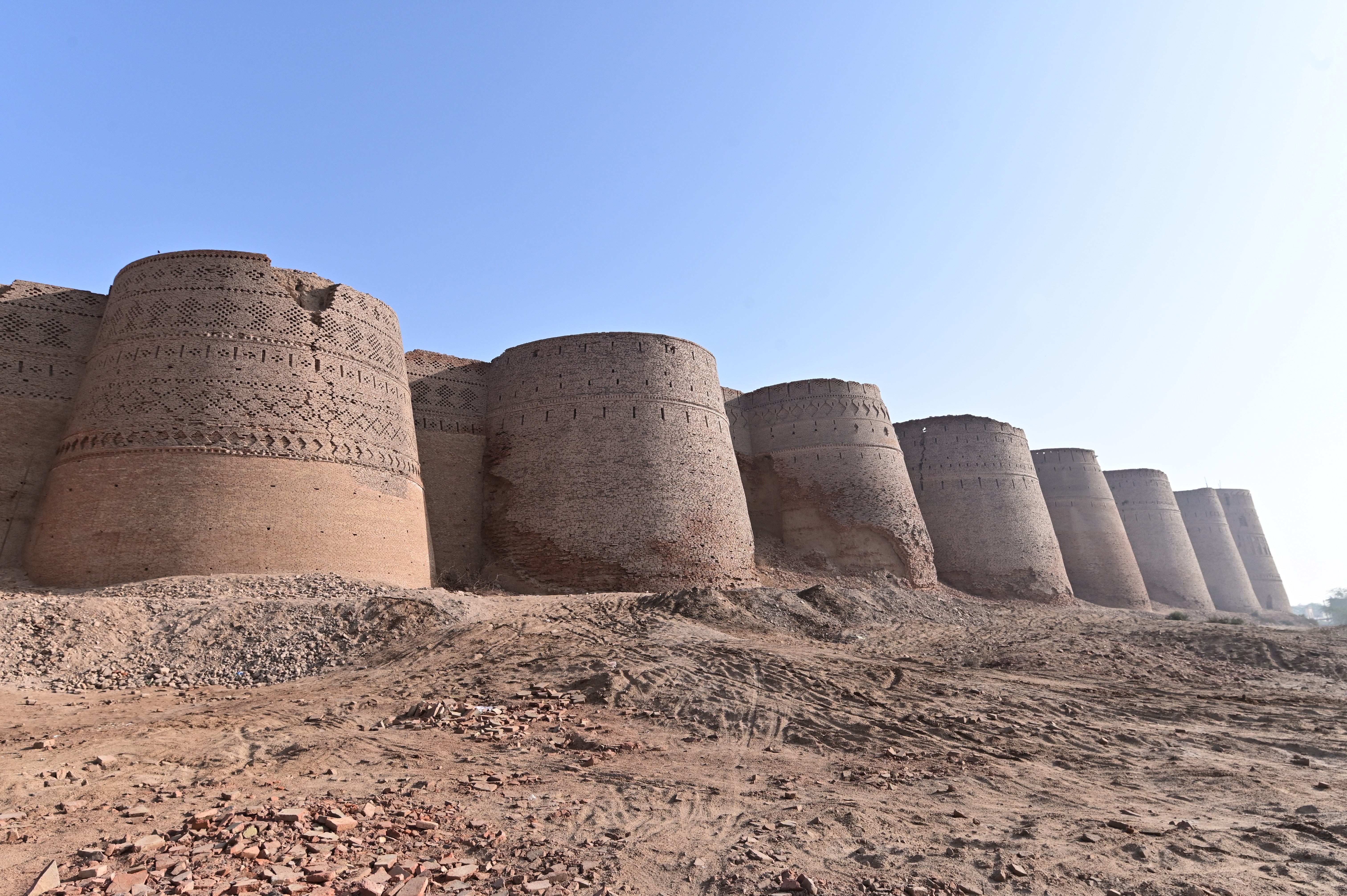 Derawar Fort, with its towering cylindrical bastions