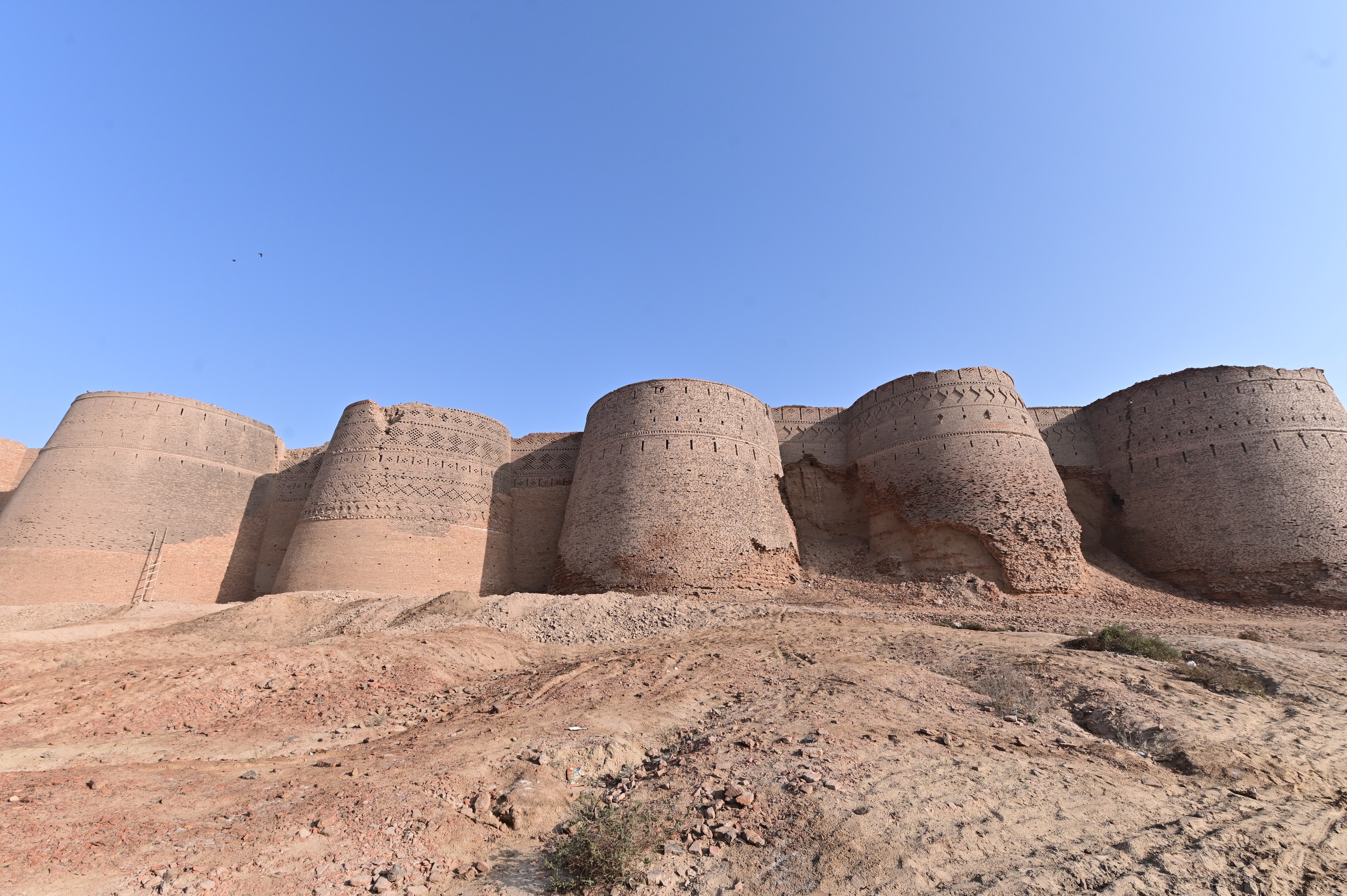 Derawar Fort, with its towering cylindrical bastions