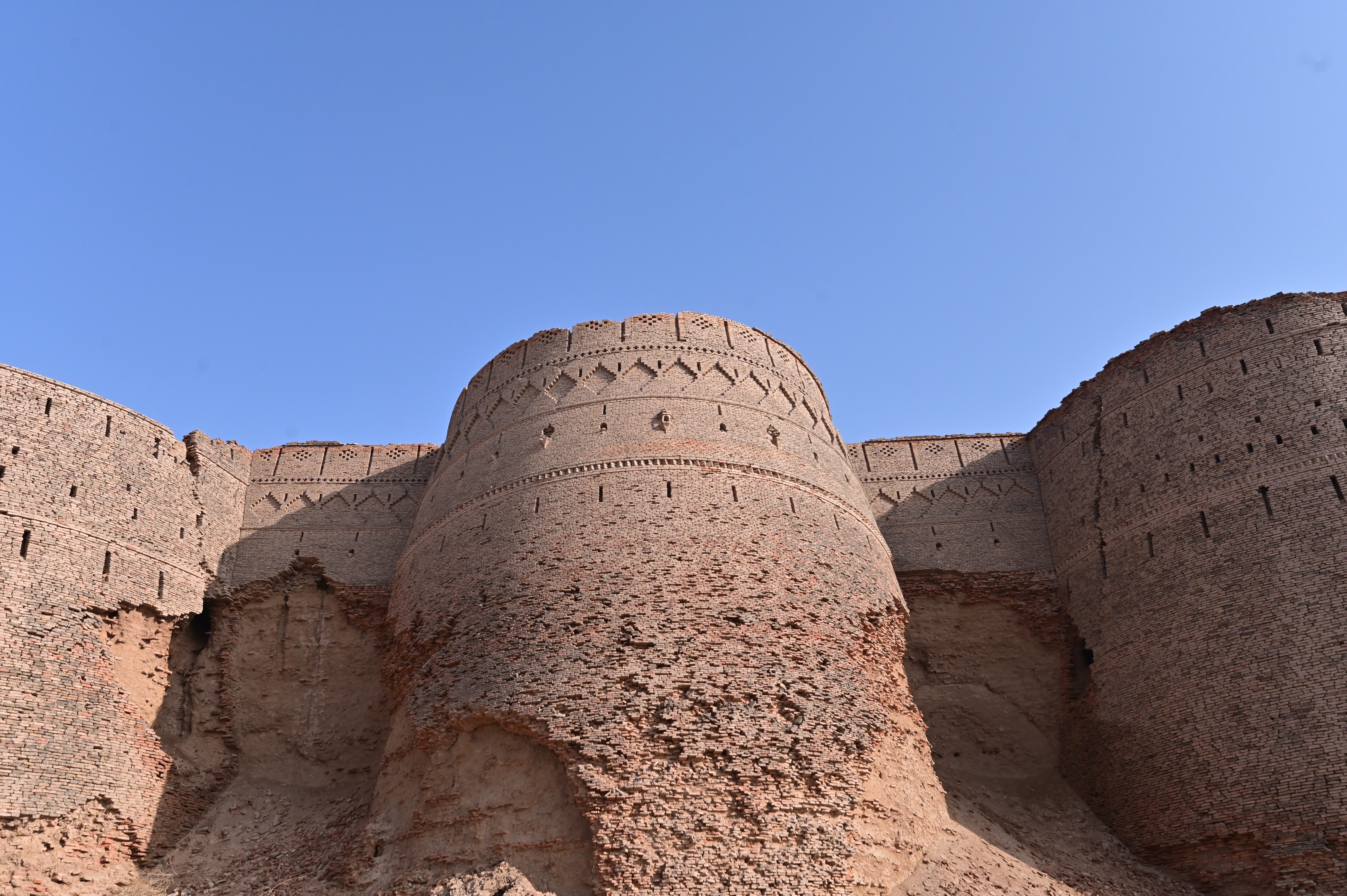 Derawar Fort, with its towering cylindrical bastions