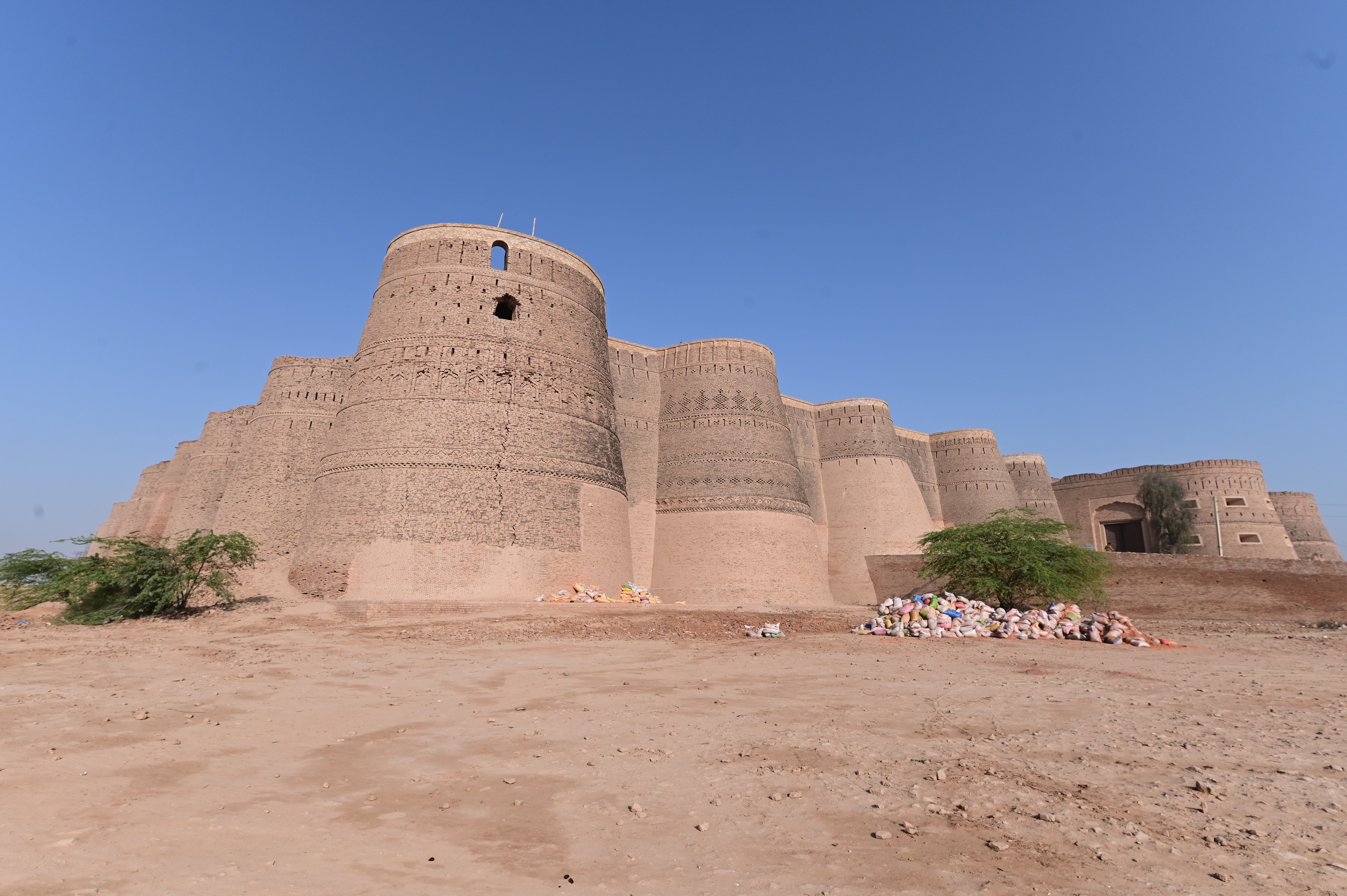Derawar Fort, with its towering cylindrical bastions