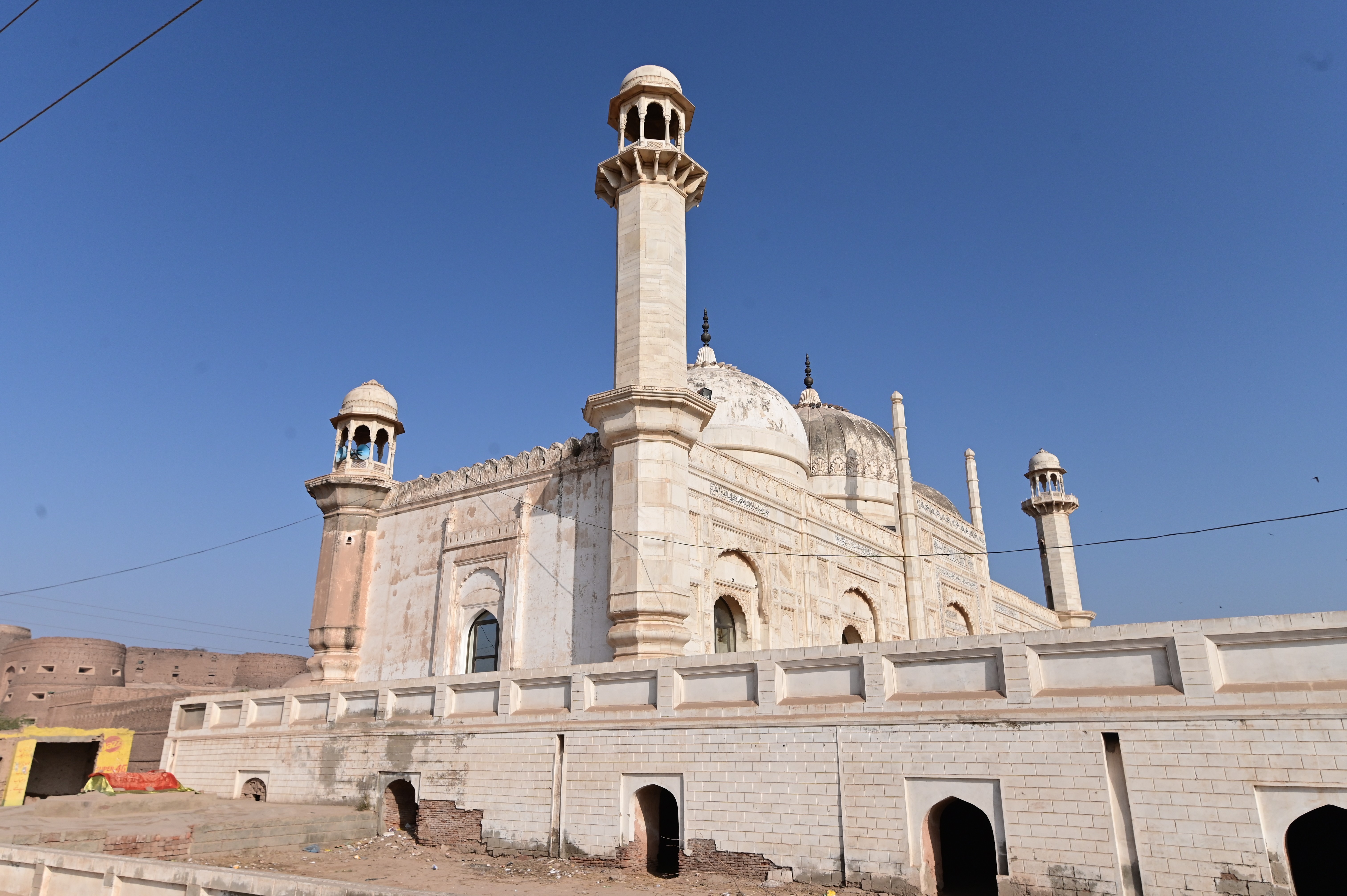 The historic mosque near Derawar Fort