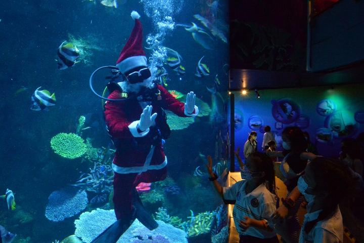 Thailand-Santa-Oean World-Christmas 1.jpg