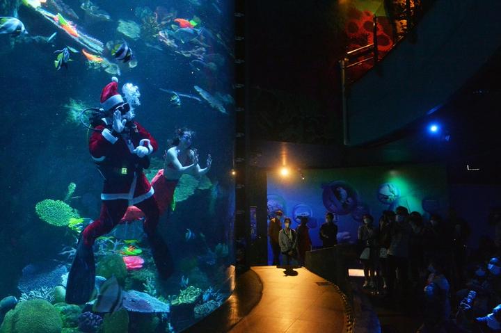 Thailand-Santa-Oean World-Christmas 3.jpg