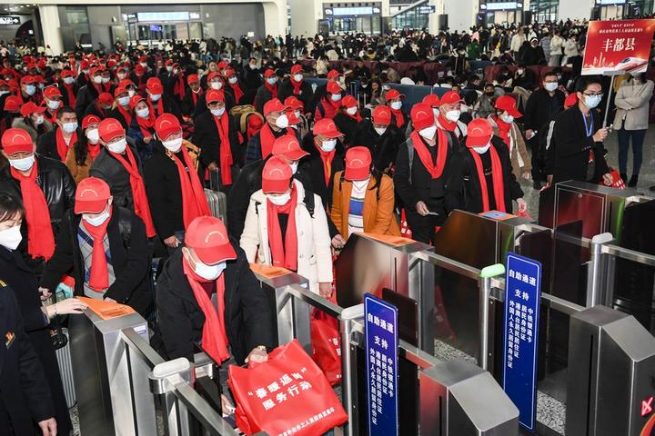 Chongqing-Migrant workers,train 2.jpg