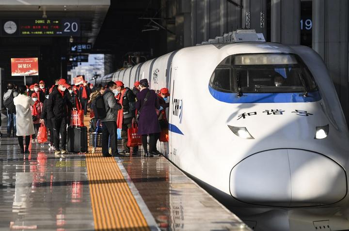 Chongqing-Migrant workers,train 4.jpg